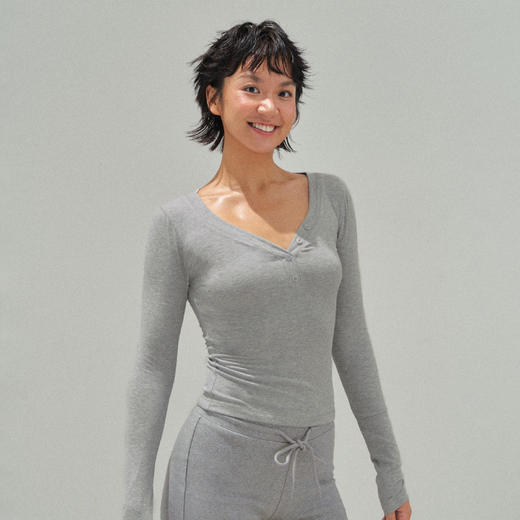 Ariseism 美式复古v领有纽扣长袖t恤女秋季新款修身上衣 商品图1