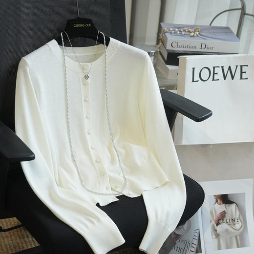 进口羊毛巴素兰不起球精致细闪亮丝羊毛开衫 商品图9