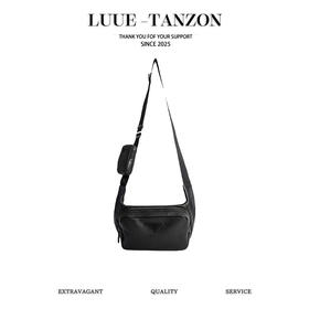 普拉达  Napa牛皮 黑武士男士斜挎包！，So Black酷黑系列（MM）