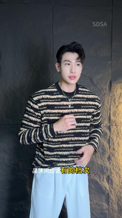 T4580SDSA男士2025新款轻奢痞帅男装撞色条纹字母圆领长袖T恤网红款潮 商品图0