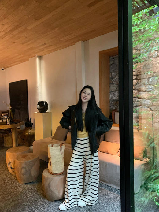 Read Nameless/舒服又不拖地的白底条纹裤 2025/8/25 商品图1