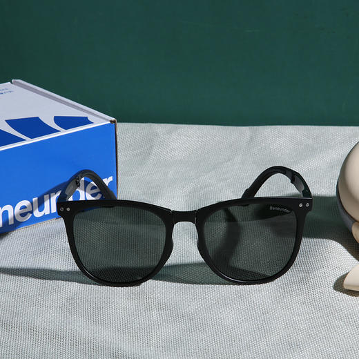 轻量化户外！蕉xia！可折叠防紫外线时尚墨镜（带收纳盒）PJ022 商品图0