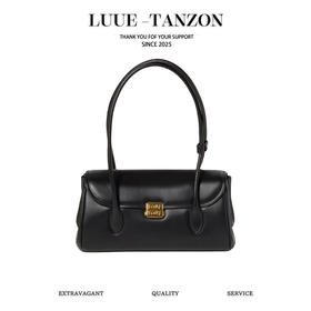 缪缪 2024 秋冬系列全新登场！新款方形锁扣翻盖包（LZ)