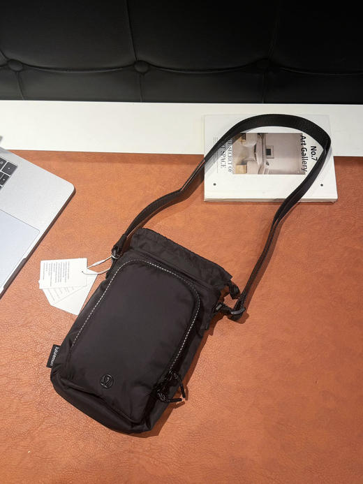 LULU爆款 Water Bottle口袋斜挎水壶包（SS） 商品图8