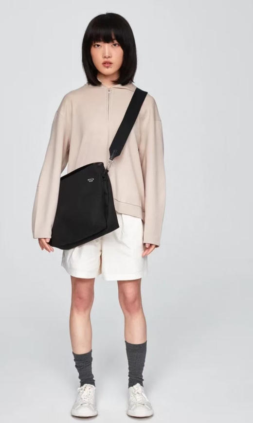 原单正品素然extra one设计师品牌全棉帆布翻盖骑行斜挎包单肩包
  颜色：芥黄   湖水蓝   黑色
  尺寸：宽36cm 、高 26cm 商品图6