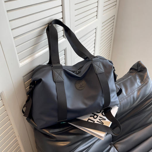 【轻便大容量多用包】轻便手提单肩旅行包 新款大容量休闲运动外出斜挎包 手提单肩斜挎随心换 健身出游全搞定  耐用又时尚 商品图8