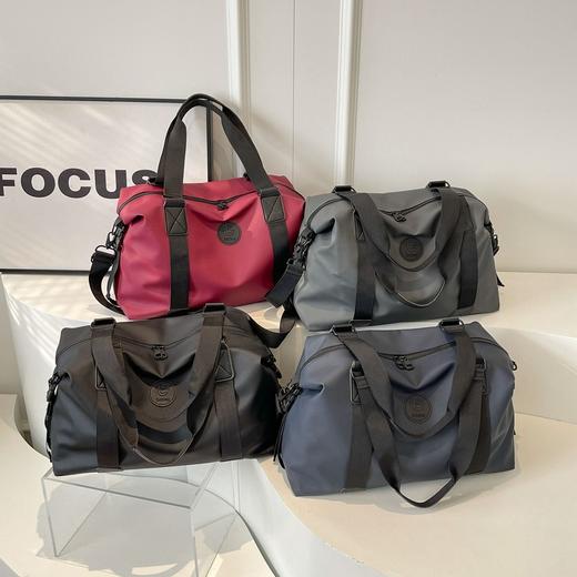 【轻便大容量多用包】轻便手提单肩旅行包 新款大容量休闲运动外出斜挎包 手提单肩斜挎随心换 健身出游全搞定  耐用又时尚 商品图1