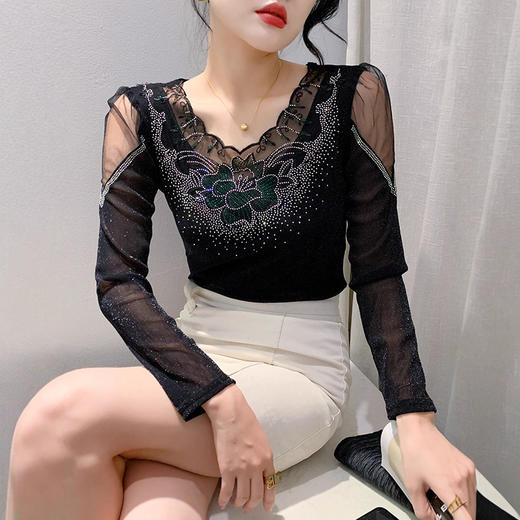2025年秋冬新款长袖时尚洋气v领花边领烫钻拼接网纱显瘦小众女装 商品图2