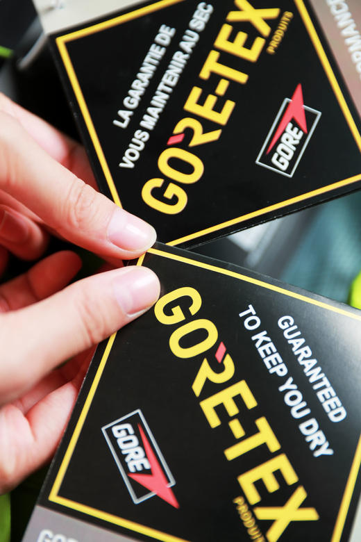 重工刺绣冲锋衣，硬核户外装备。全压胶防水抗风连帽夹克C082460 商品图2