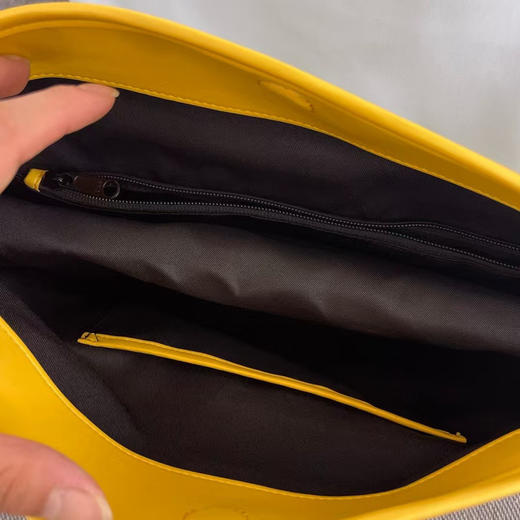 原单正品素然extra one设计师品牌全棉帆布翻盖骑行斜挎包单肩包
  颜色：芥黄   湖水蓝   黑色
  尺寸：宽36cm 、高 26cm 商品图12