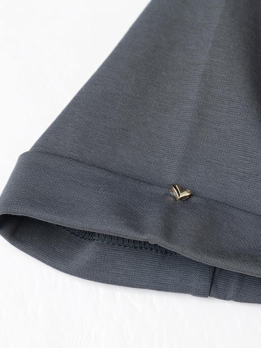 酒红色中袖上衣，解锁复古优雅气质穿搭 商品图4