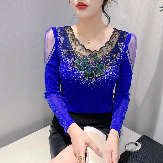 2025年秋冬新款长袖时尚洋气v领花边领烫钻拼接网纱显瘦小众女装 商品图1