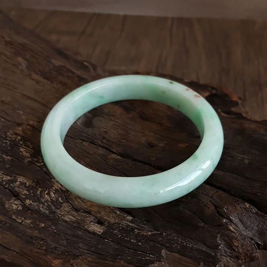 【天然正品】A货翡翠天然细腻无杂裂糯种绿底洒金58号翡翠手镯女士现售价：3080！260725NJM08 商品图3