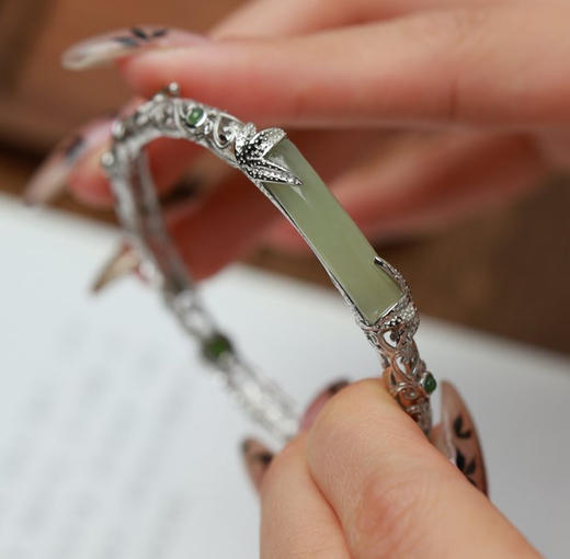 「中国黄金」999足银镶玉手镯国风系列 | 银镯映秋，腕间藏东方骨相，福泽伴身 商品图1