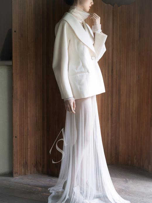 Ashlyn  象牙白Aislinn丝羊毛雕塑外套 商品图0