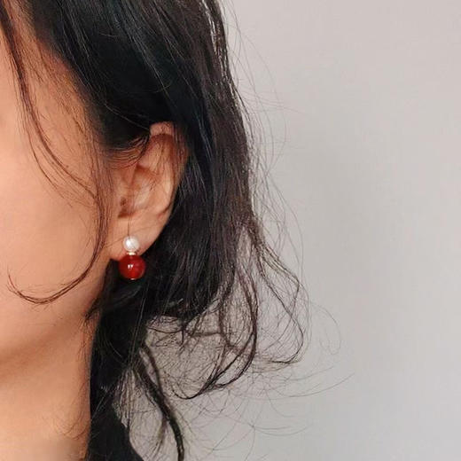 【预售3天】新中式红玛瑙天然淡水珍珠耳钉女S925银针小众轻奢高级感耳饰HYZZ2025070525 商品图0