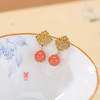 【菲菲红素】S925纯银镀金南红水红玛瑙花纹镂空圆珠耳饰【CW-23280】 商品缩略图1