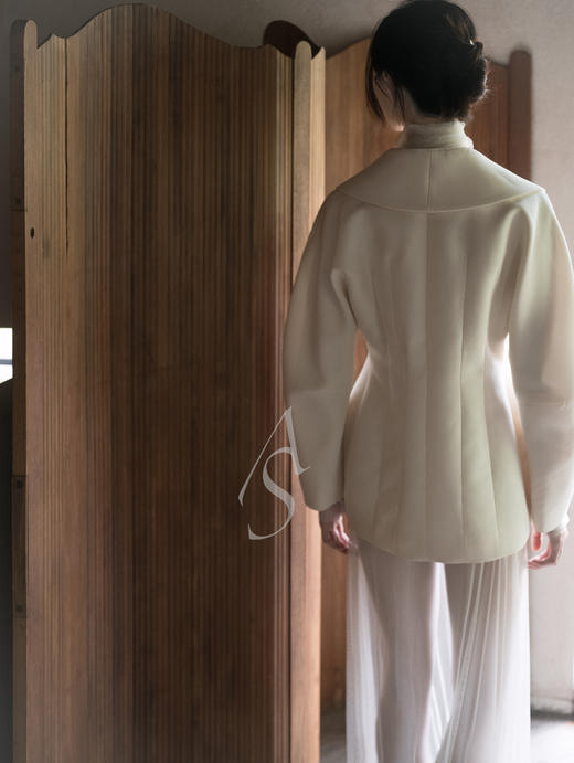 Ashlyn  象牙白Aislinn丝羊毛雕塑外套 商品图5