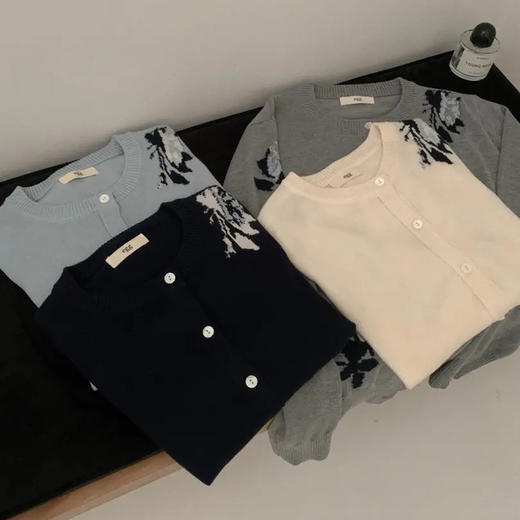 初秋新品减龄风彩色花朵图案撞色长袖针织衫  YX-11368239 商品图2