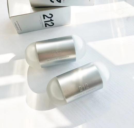 D082534白色212双头香水100ml简约时尚可作为摆件创意十足 商品图0