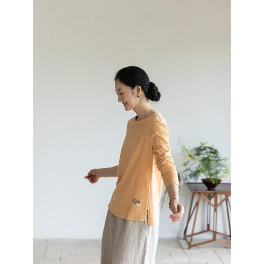 牧衣游原创手工刺绣棉质T恤女秋简约百搭套头圆领长袖上衣 伴星月 商品图1