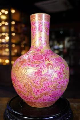 胭脂红扒花龙凤天球瓶（中号）