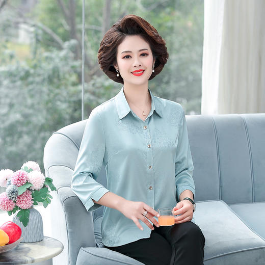 W012-1925-65-2025年春夏装妈妈真丝衬衫纯色洋气中老年人高档女装桑蚕丝上衣服 商品图0