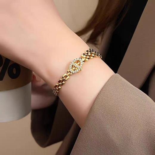 七夕首选 【VAN CLE猪鼻子满钻轻奢首饰系列】优雅百搭 送人自留都合适 经典金银双色 商品图3