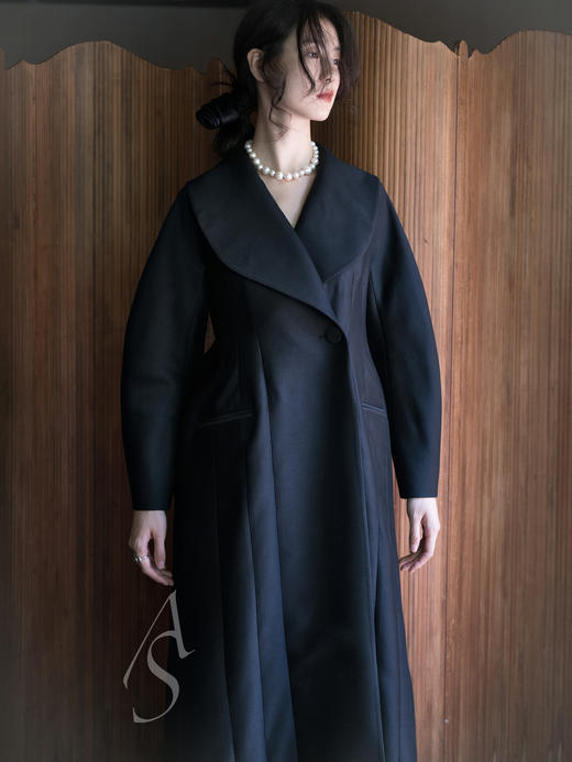 Ashlyn 黑色Aislinn丝羊毛解构雕塑长外套 商品图3