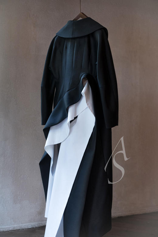 Ashlyn 黑色Aislinn丝羊毛解构雕塑长外套 商品图8