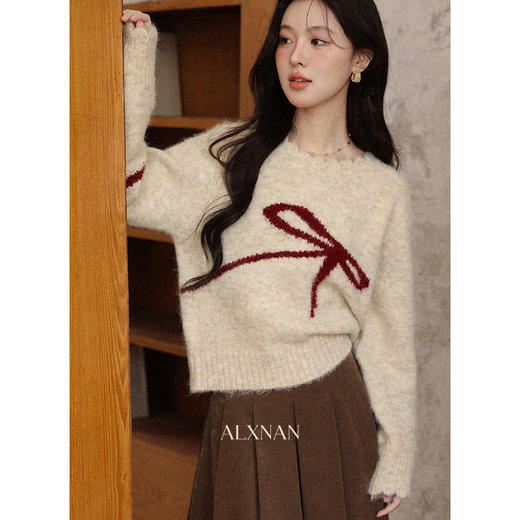 鹿向南「秋蝶梦境」杏色套头毛衣秋冬女新款长袖宽松慵懒上衣 商品图0