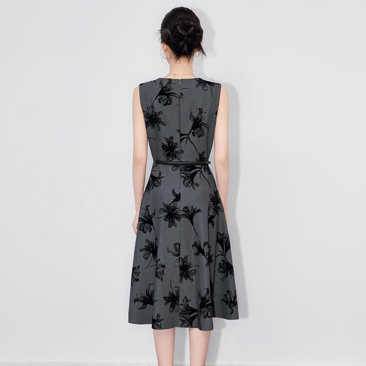 「高货wl」全新升级【铂金会员358/天猫479/差价121】(43528)洛诗琳轻奢重工植绒印花连衣裙2025秋季通勤收腰大摆裙女 商品图2