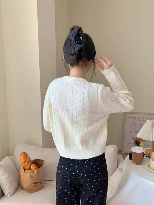 【孤品捡漏】G13五粒扣圆领麻花珍珠开衫毛衣-喜出 商品图4