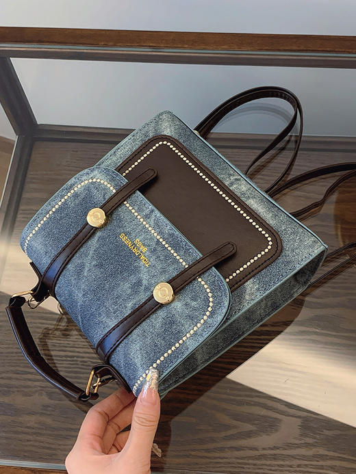 【限量新款来袭！】高级感女士绣线双肩包 新款学院风韩版洋气 高级感+多功能 这款绣线双肩包 学院风&通勤休闲全都拿捏 商品图1