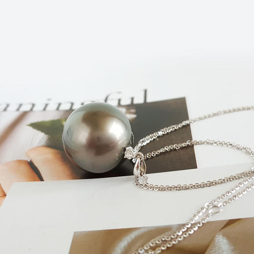 【天然正品】AU750收藏级白金镶钻镶天然近完美约17MM大溪地铂金灰海水珍珠吊坠项链25.4*17.0*17.0MM链长：45CM（长度可调节）女性现售价：8880！110825TJ37 商品图3