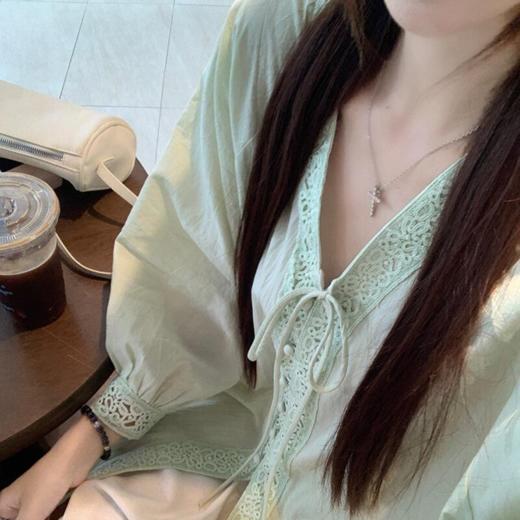 灯笼袖蕾丝花边衬衫【AUChris早秋清冷气质宽松v领蕾丝衫显白衬衣】手臂肉肉隐形术 人棉材质 柔软透气 垂坠感 不易皱 商品图3