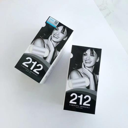 D082534白色212双头香水100ml简约时尚可作为摆件创意十足 商品图4