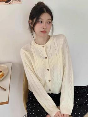 【孤品捡漏】G13五粒扣圆领麻花珍珠开衫毛衣-喜出