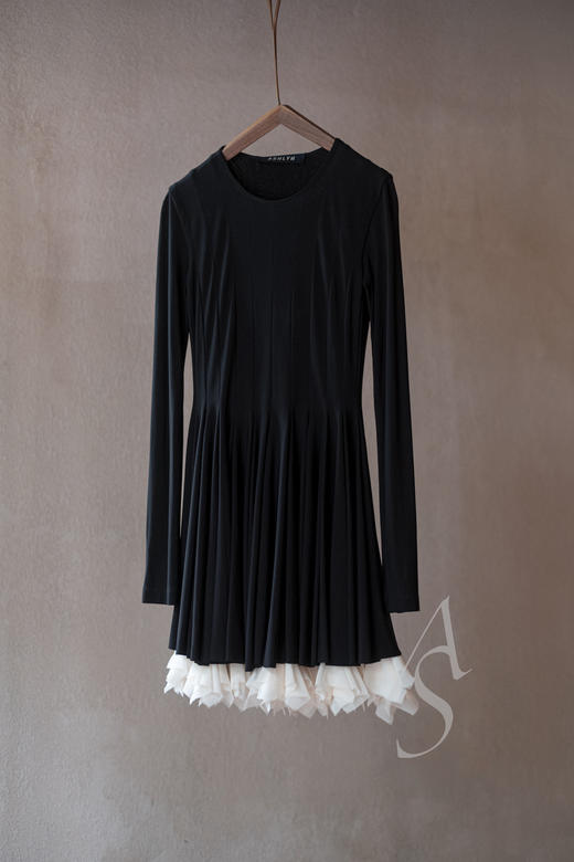 Ashlyn  黑色Kelly交窬褶边连衣裙 商品图4