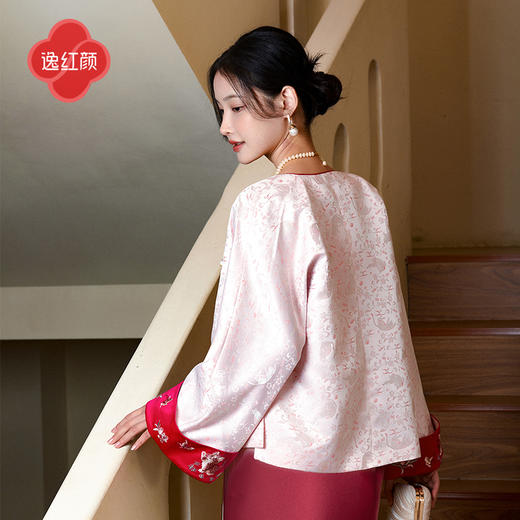 逸红颜琳悦2025夏新款略宽松显身段柔软织锦缎小猫戏蝶新中式外套 商品图3