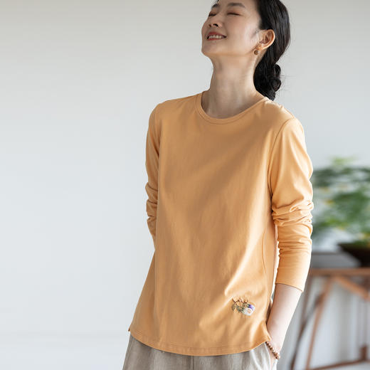 牧衣游原创手工刺绣棉质T恤女秋简约百搭套头圆领长袖上衣 伴星月 商品图0