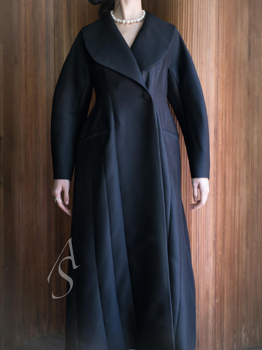 Ashlyn 黑色Aislinn丝羊毛解构雕塑长外套 商品图2