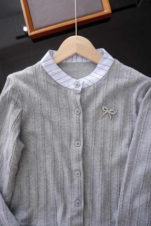 直发【9512】miu系 设计感假两件法式开衫荷叶边上衣（送蝴蝶别针） 商品图9