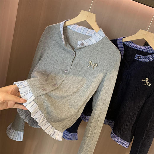 直发【9512】miu系 设计感假两件法式开衫荷叶边上衣（送蝴蝶别针） 商品图7