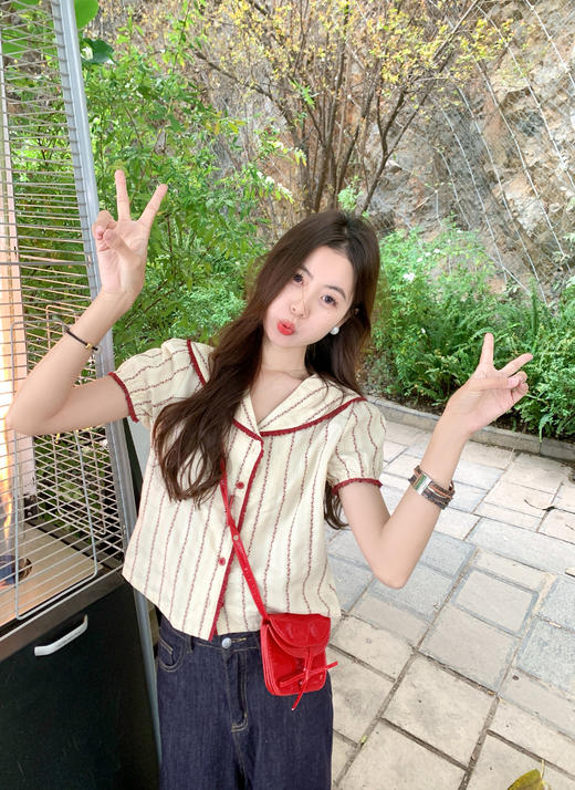 <曾小咸推荐>现货秒杀！翻领红色边泡泡袖短款衬衫 日常179.99 立减90 秒杀89.99！ 商品图5