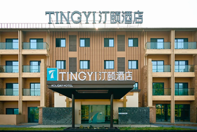 瓦屋山10.9-11.30免门票【瓦屋山汀颐酒店】雅女湖畔，瓦屋山下！低至￥228抢1间/￥436抢2间（可拆分），赏瓦屋山绝壁栈道、飞瀑绿野、戏水拍照···