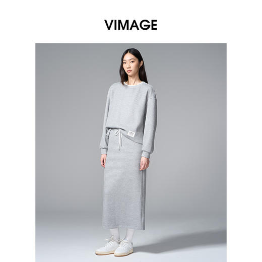 VIMAGE纬漫纪肌理感显瘦休闲针织灰色廓形直筒2025秋季新款半裙V2406106 商品图1