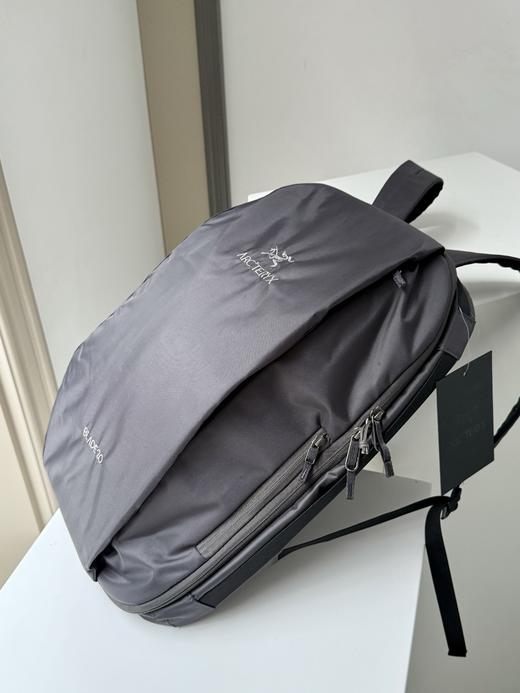 点此购买 始祖鸟BLADE 20通勤双肩背包 xj 328481 商品图6