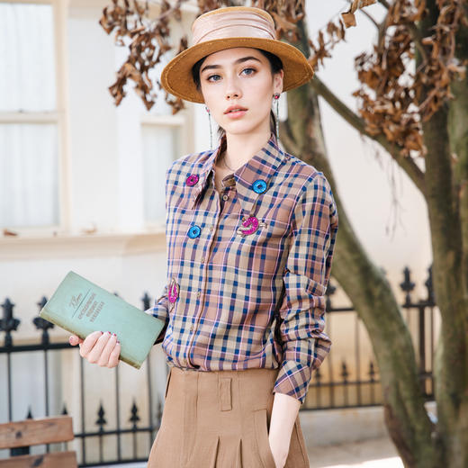 谜底格子衬衫长袖女2025秋新款复古风通勤修身绣花衬衣257MC7849 商品图1