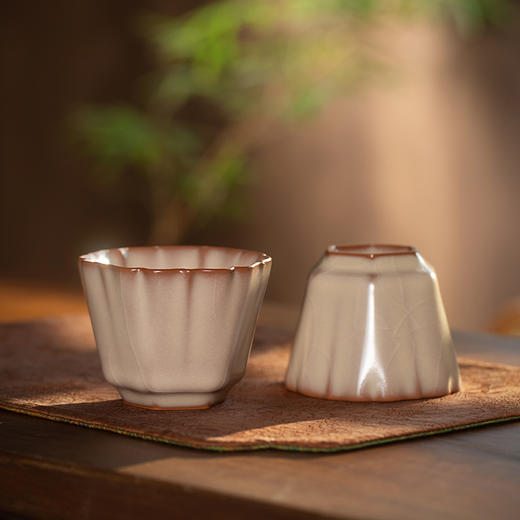 问鼎哥窑牛角款徐徐杯 商品图2